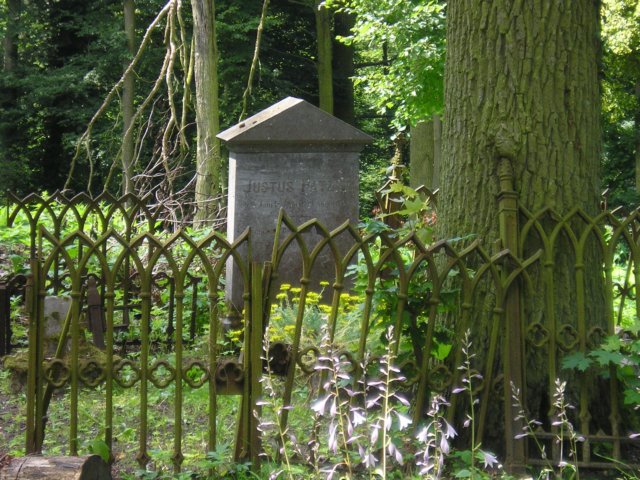 friedhofdnhoffstdtjustuspatz18051890.jpg